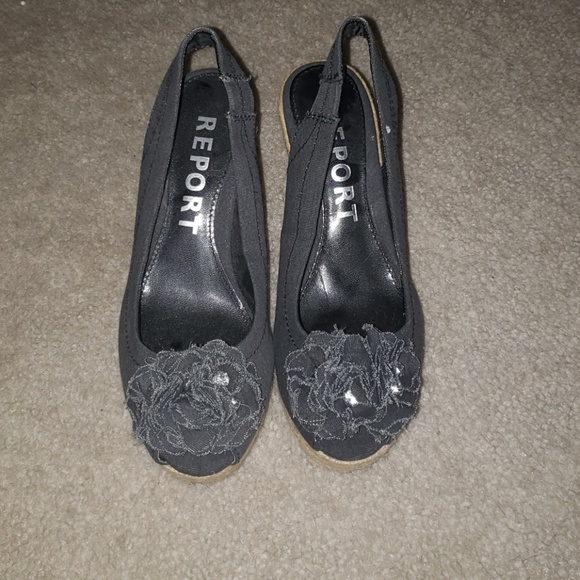 New, never worn. Gray Canvas peep-toe wedges - Picture 1 of 4